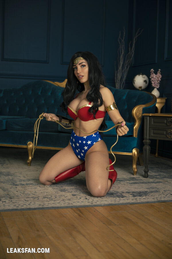 Lisa Mancini - Wonder Woman - 2