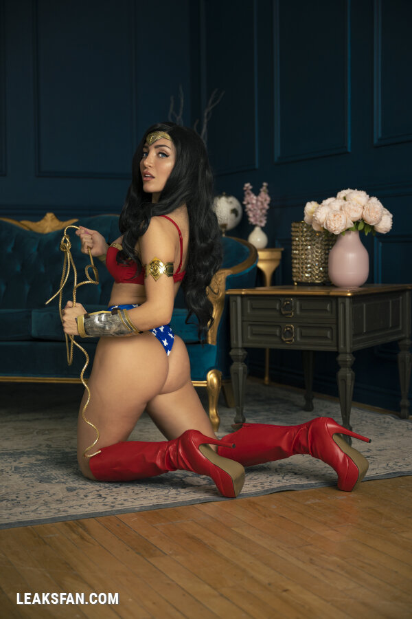 Lisa Mancini - Wonder Woman - 2