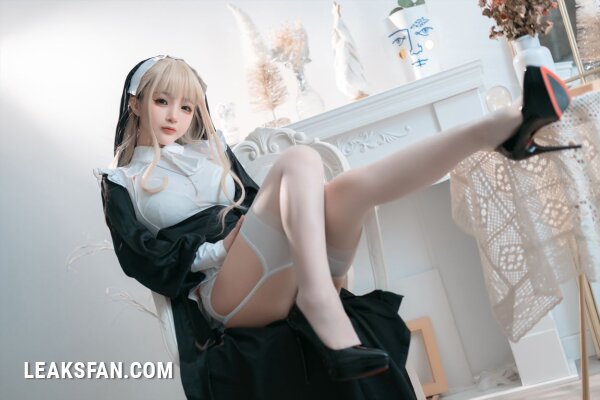 Sakurai - Nun (Random Cosplay) - 11