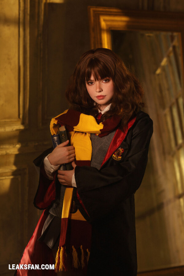 Ashen Reina - Hermione - 9