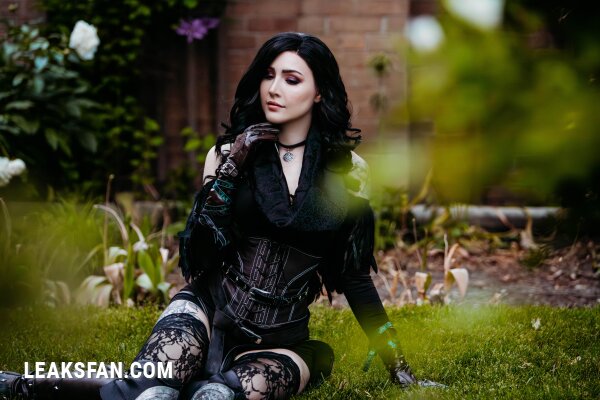 Luxlo Cosplay - Yennefer - 1