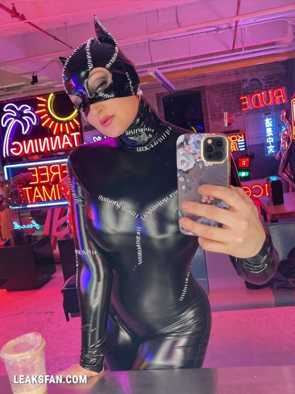 Holly Wolf - Catwoman - 7