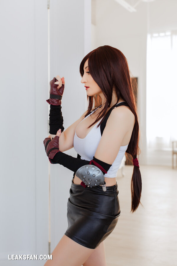 Holly Wolf - Tifa - 16