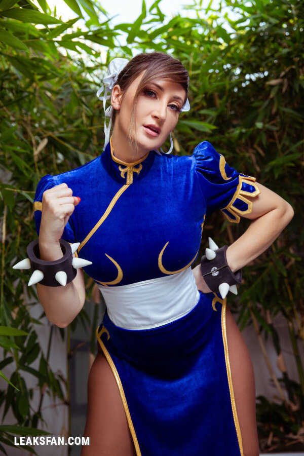 Holly Wolf - Chun-Li - 1