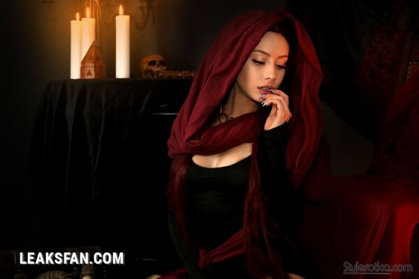 Elise Laurenne as Melisandre - 4