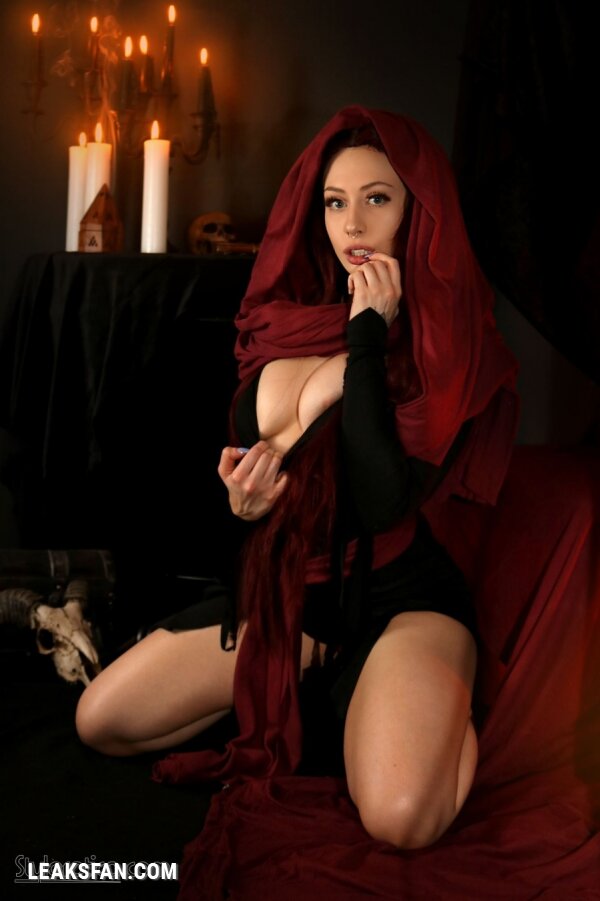 Elise Laurenne as Melisandre - 7