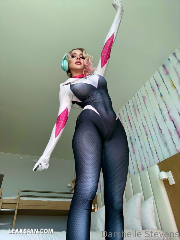 Darshelle Stevens - Gwen - 2