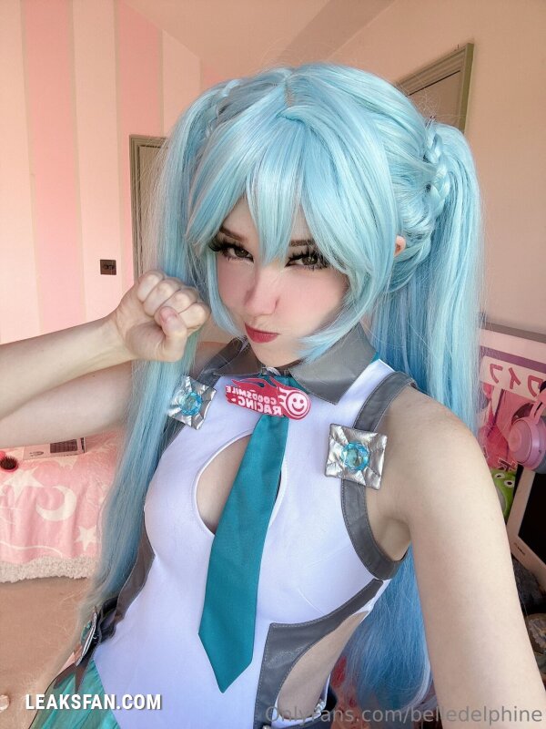 Belle Delphine ----------------- Hatsune Miku - 1