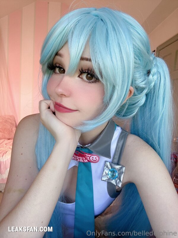 Belle Delphine ----------------- Hatsune Miku - 1