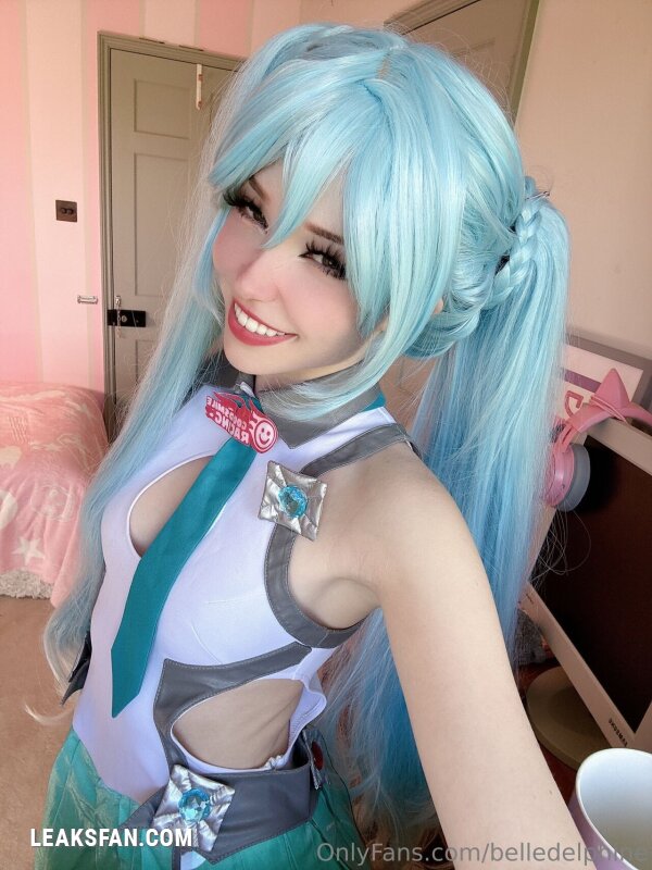 Belle Delphine ----------------- Hatsune Miku - 11