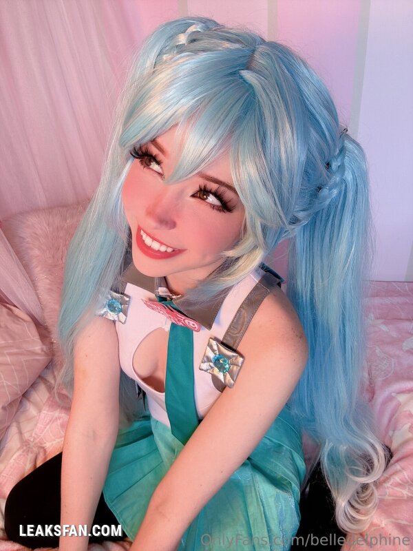 Belle Delphine ----------------- Hatsune Miku - 1