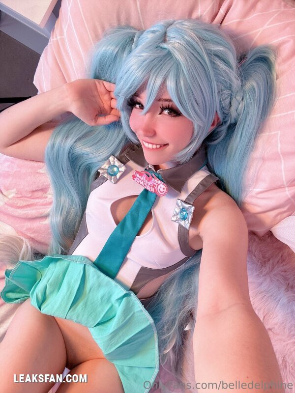 Belle Delphine ----------------- Hatsune Miku - 2