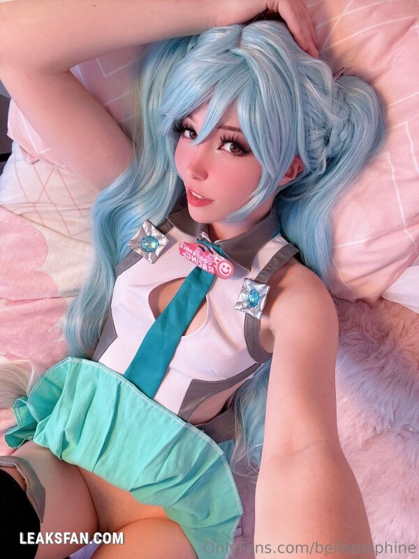 Belle Delphine ----------------- Hatsune Miku - 1