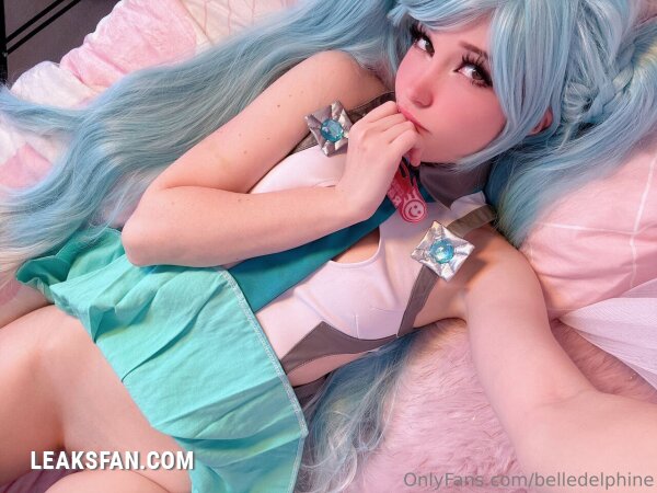 Belle Delphine ----------------- Hatsune Miku - 1