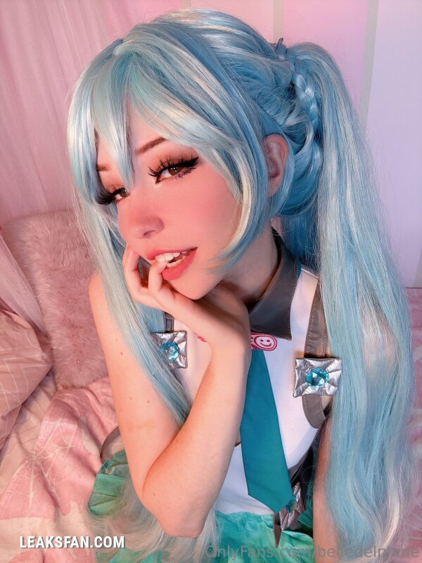 Belle Delphine ----------------- Hatsune Miku - 2