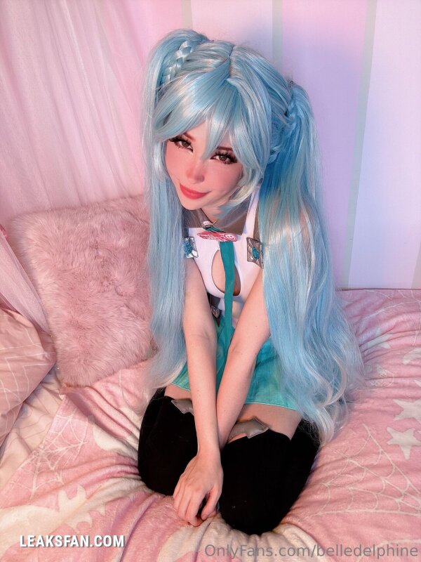 Belle Delphine ----------------- Hatsune Miku - 2