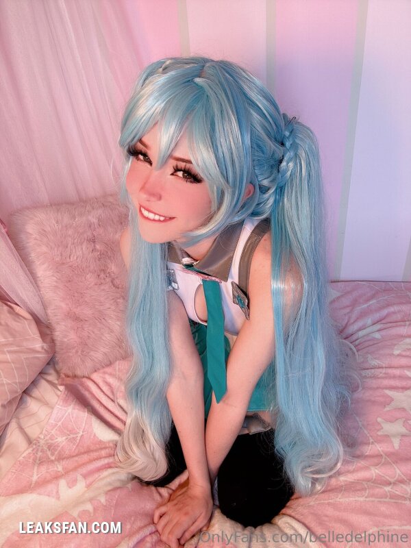 Belle Delphine ----------------- Hatsune Miku - 56