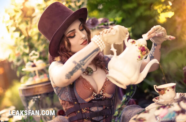 Forbidden Realm - Genevieve - The Mad Hatter (Alice in Wonderland) - 0