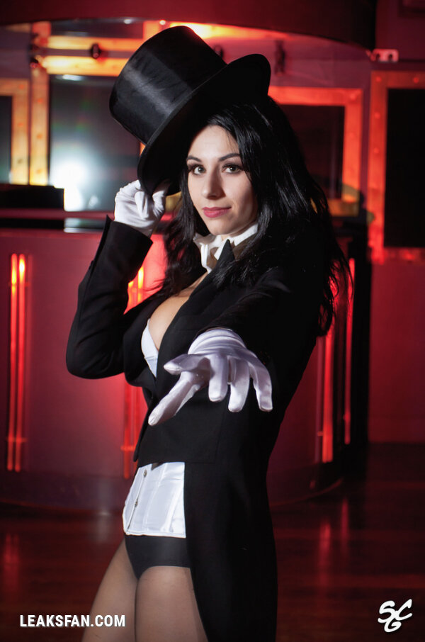 Zatanna Zatara (Justice League) - 1