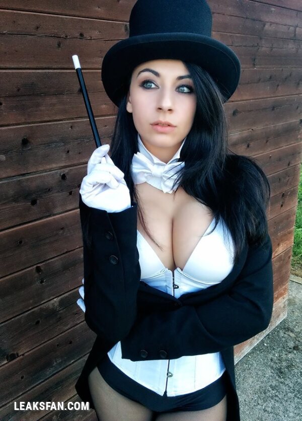 Zatanna Zatara (Justice League) - 1