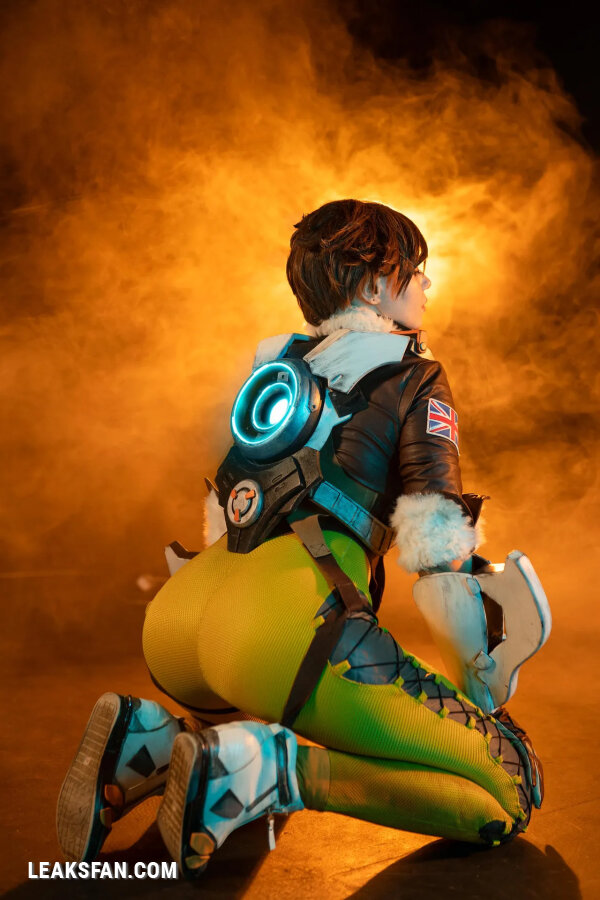 Alina Becker - Tracer - 1