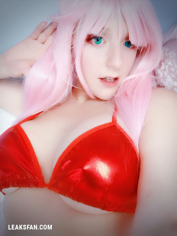 Vicki Valkyrie as Zero Two - 2